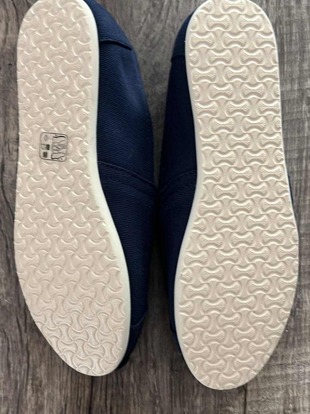 Toms Women's Classic Slip-On Flats in Navy Blue - Picture 4 of 4